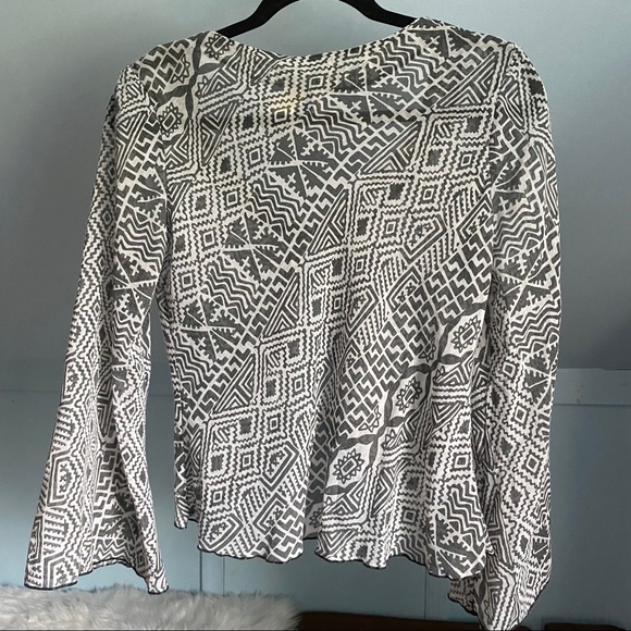 Vintage 1970s Patterned Tie Front Bell Sleeve Top - Picture 11 of 15